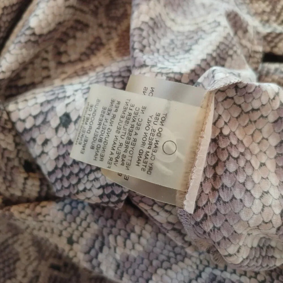 Robert Graham Snakeskin Print Snake Eye Jewel Button Down Fit Shirt Blouse Top - Picture 5 of 6